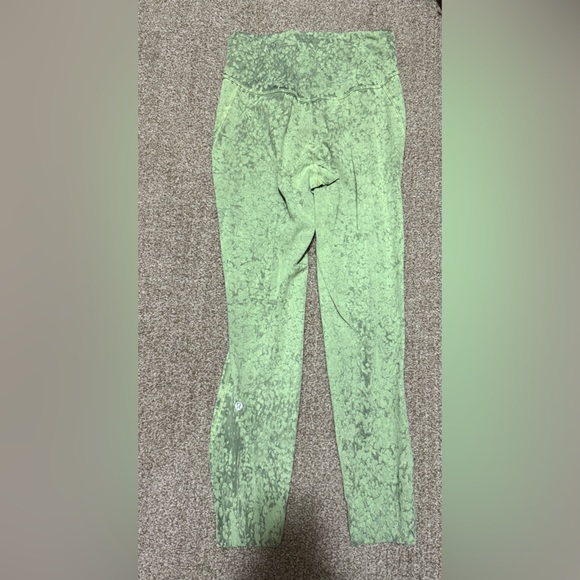 Green size 6 Lululemon leggings - Picture 2 of 4